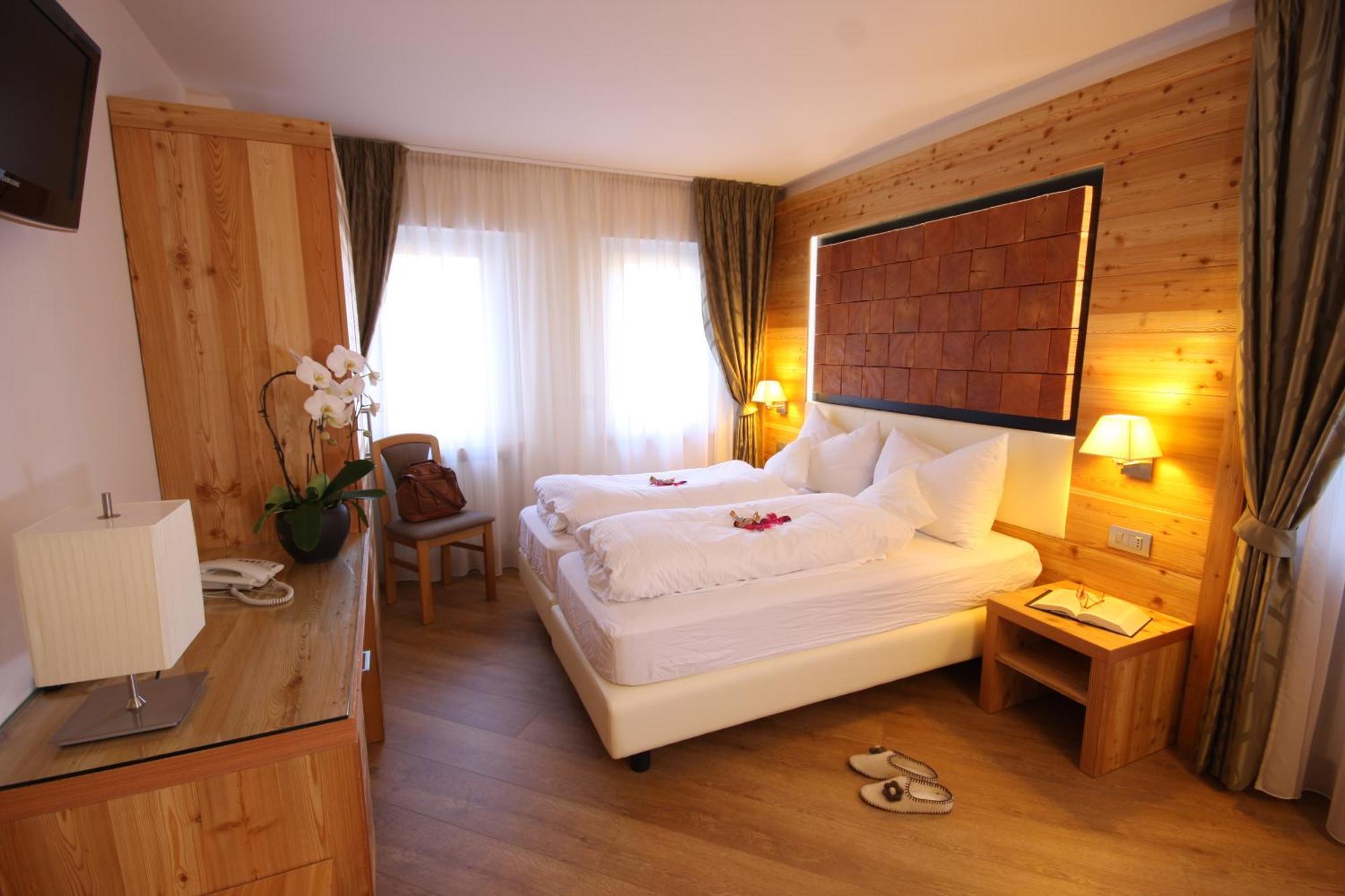 Hotel Pineta バゼルガ・ディ・ピネ エクステリア 写真