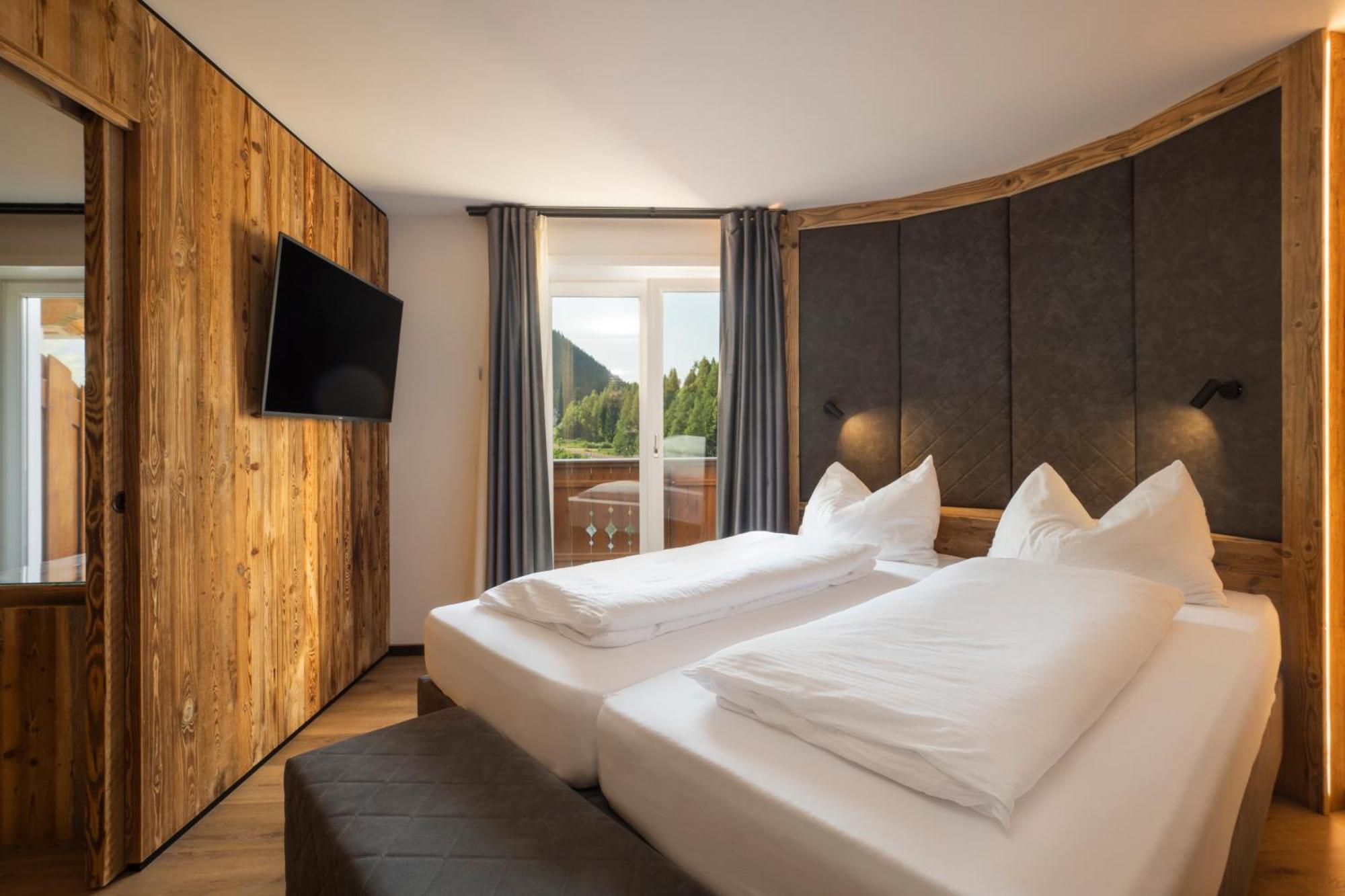 Hotel Pineta バゼルガ・ディ・ピネ エクステリア 写真
