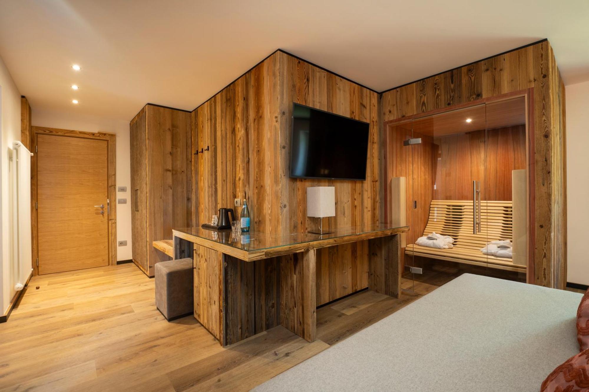 Hotel Pineta バゼルガ・ディ・ピネ エクステリア 写真