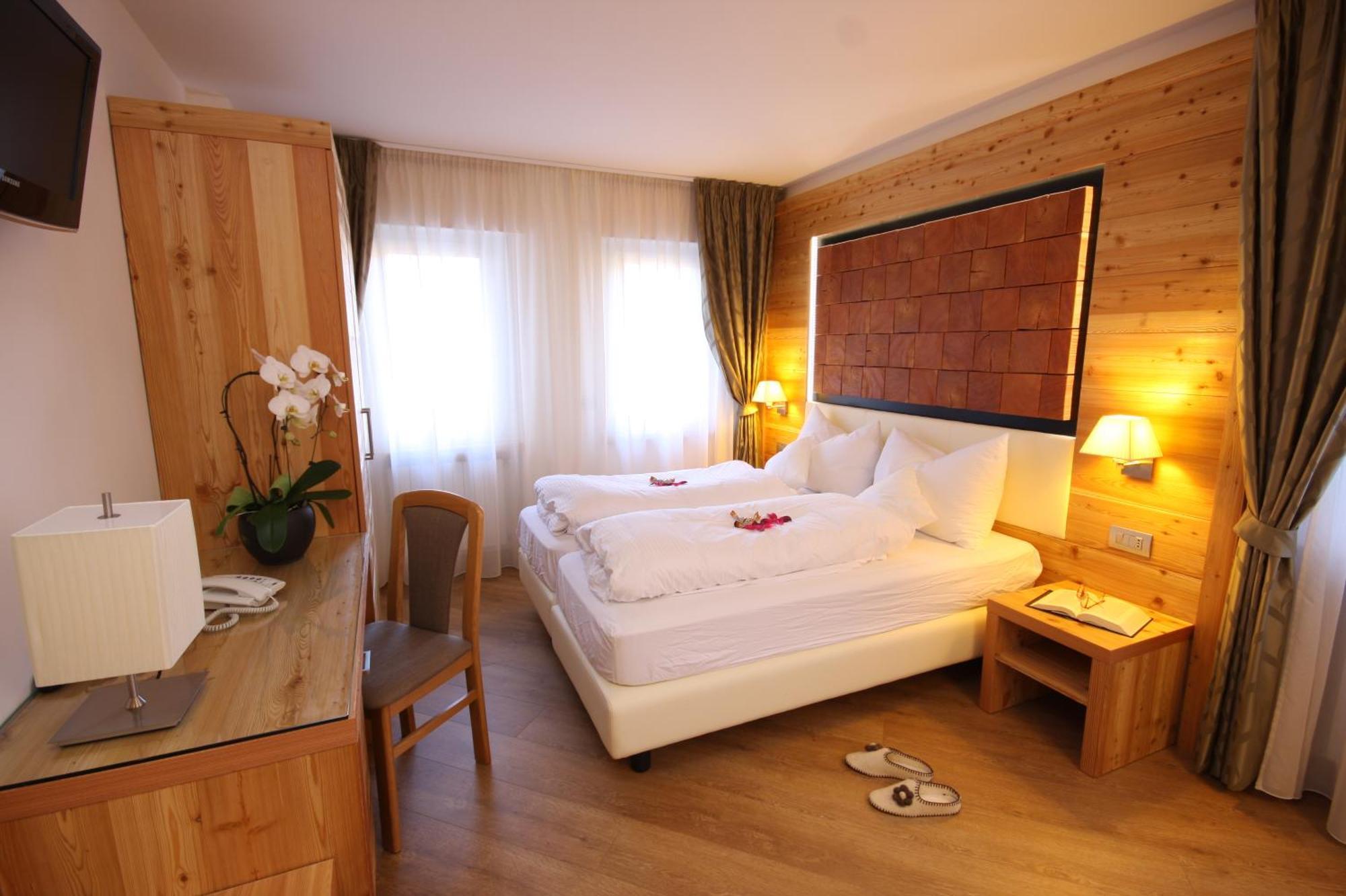 Hotel Pineta バゼルガ・ディ・ピネ エクステリア 写真