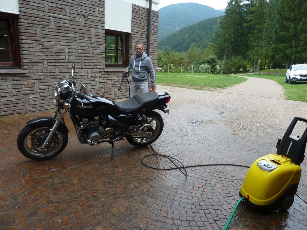 Hotel Pineta バゼルガ・ディ・ピネ エクステリア 写真